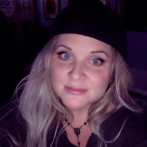 Meet your Posher, Leeann